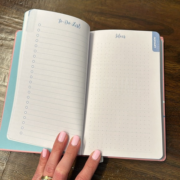 Small planner. Free with any bundle. - Picture 11 of 16